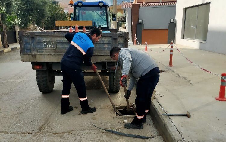 Manisa’da yağmur suyu ızgaraları temizleniyor