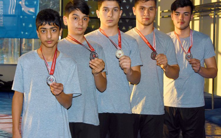 İzmir Aliağalı güreşçilerden 5 madalya birden İzmir Aliağalı güreşçilerden 5 madalya birden