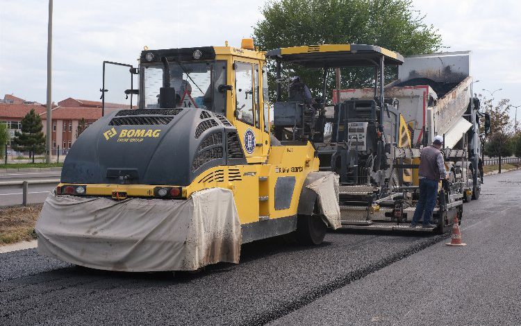 Kütahya’da 1 yılda 65 bin ton asfalt serimi yapıldı Kütahya’da 1 yılda 65 bin ton asfalt serimi yapıldı