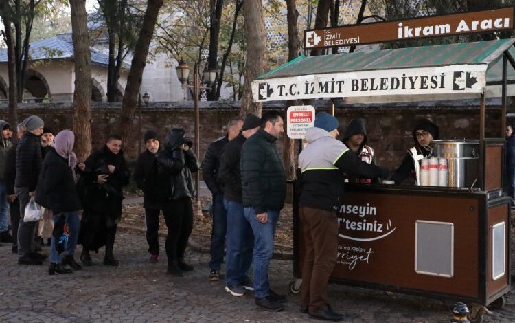 İzmit’te çorba hizmetine vatandaşlardan tam not