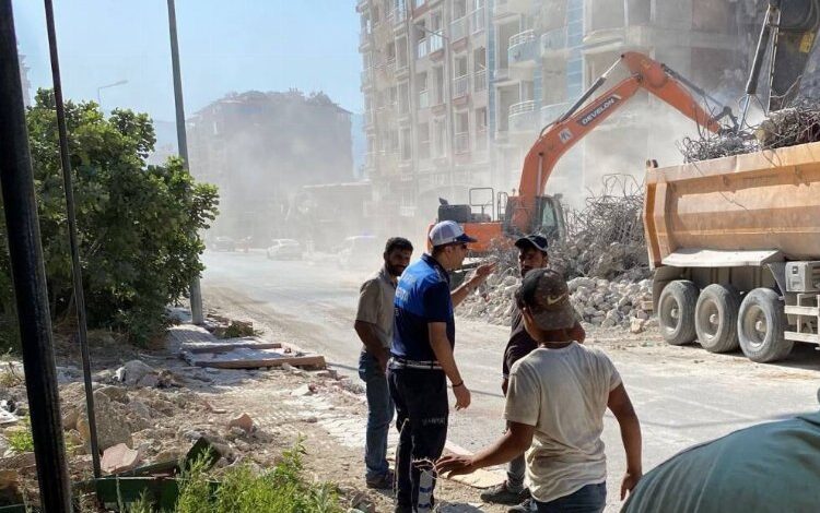 Hatay’da kontrolsüz yıkıma anında müdahale! Hatay’da kontrolsüz yıkıma anında müdahale!