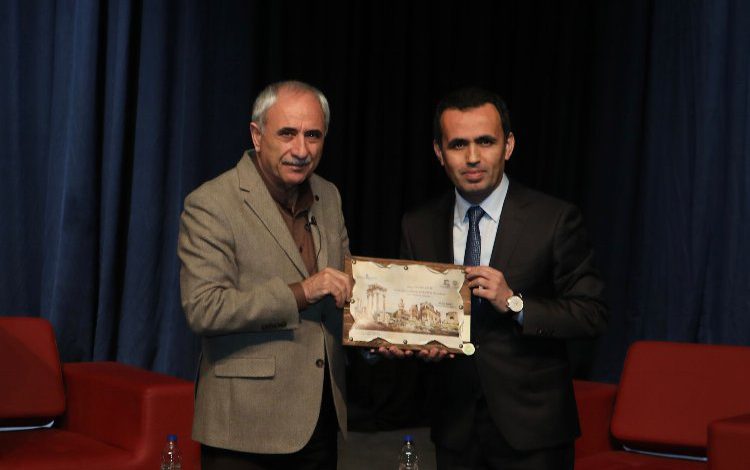 Şair-Yazar Nurullah Genç Bergama’da ‘Dua’nın gücünü anlattı Şair-Yazar Nurullah Genç Bergama’da ‘Dua’nın gücünü anlattı