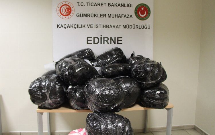 Kapıkule’de kaçak gelinlikler X-Ray’a takıldı! Kapıkule’de kaçak gelinlikler X-Ray’a takıldı!