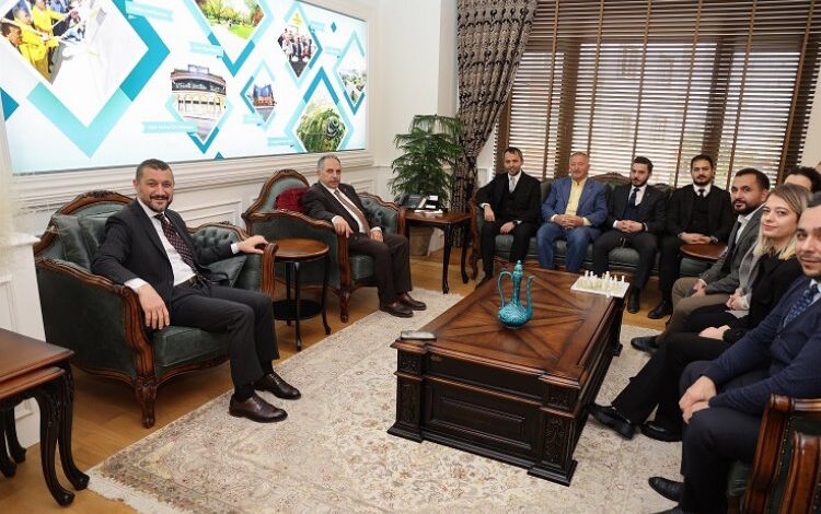 Mustafa Yalçın’a hizmet övgüsü