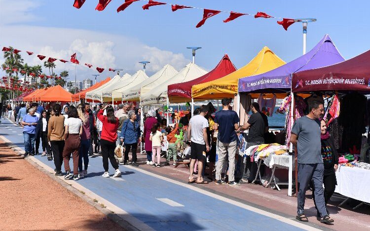 ‘Deprem Dayanışma Pazarı’ depremzede üreticileri ağırlıyor ‘Deprem Dayanışma Pazarı’ depremzede üreticileri ağırlıyor