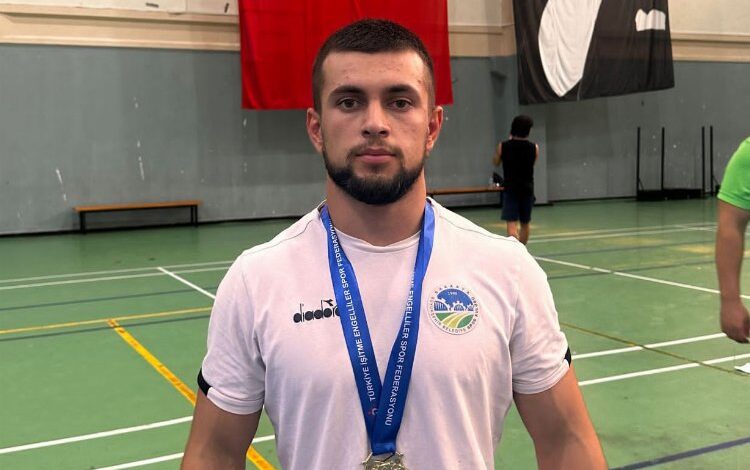 Türkiye Şampiyonu olan Sakaryalı sporcuya Milli gurur