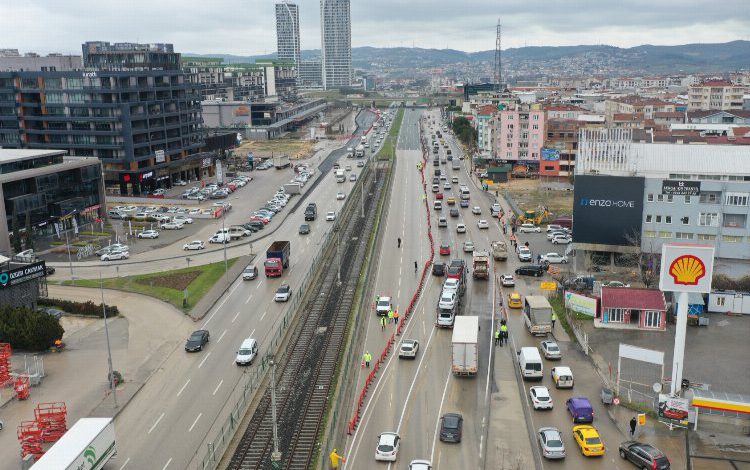 Bursa Mudanya yolunda ray mesaisi başladı Bursa Mudanya yolunda ray mesaisi başladı