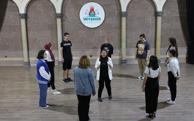 Nevşehir’de yaratıcı drama ve tiyatro kursu başladı