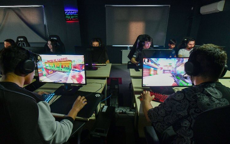 E-spor’da kıyasıya yarıştılar E-spor’da kıyasıya yarıştılar