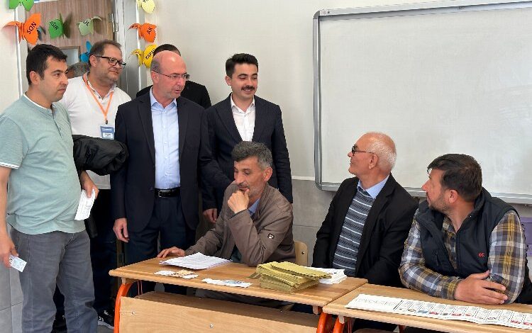 Başkan Pekyatırmacı oyunu ailesiyle kullandı