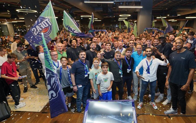 TOFAŞ Basketbol yeni sezon kadrosunu tanıttı TOFAŞ Basketbol yeni sezon kadrosunu tanıttı