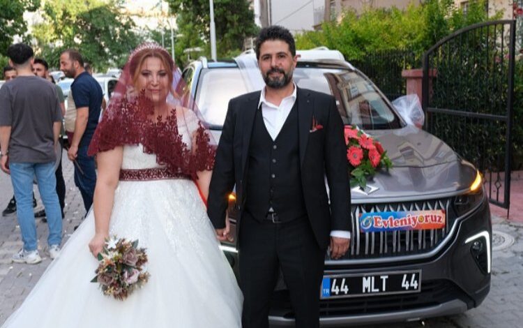 Malatya’da Togg gelin arabası oldu Malatya’da Togg gelin arabası oldu