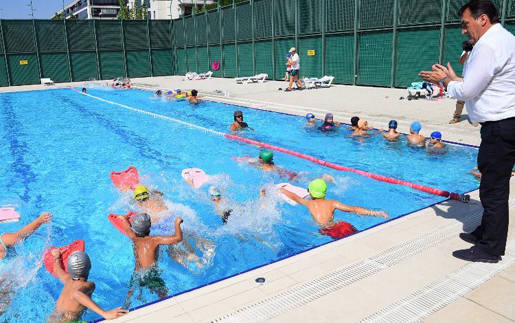 Bursa Osmangazi’de sağlıklı yaşama ‘kulaç’ Bursa Osmangazi’de sağlıklı yaşama ‘kulaç’