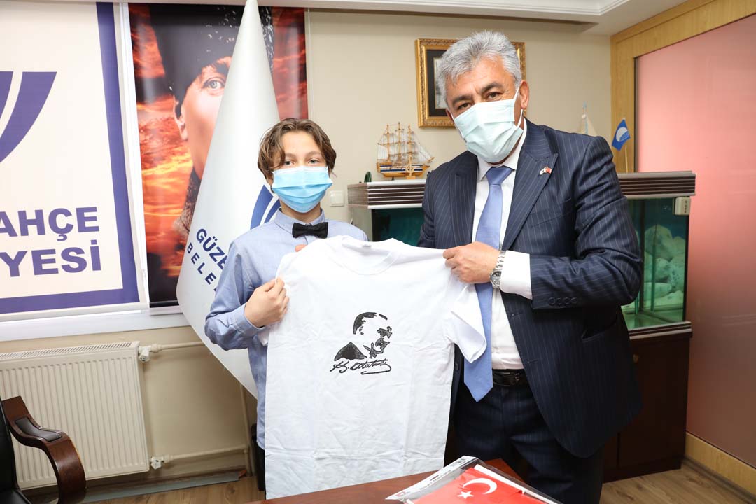 İzmir Güzelbahçe’de ‘Çocuk Başkan’ spor tesisi istedi