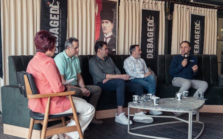 Öngören ve Ene, DEBAGED’in konuğu oldular Öngören ve Ene, DEBAGED’in konuğu oldular