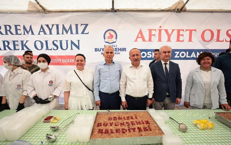 Denizlililer Büyükşehir’in geleneksel aşure hayrında buluştu Denizlililer Büyükşehir’in geleneksel aşure hayrında buluştu