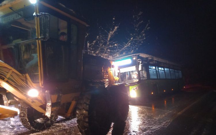 Kocaeli İzmit’te halk otobüsü yolda kaldı
