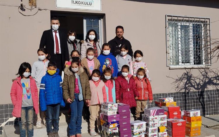 Manisa’da Akhisarlı öğrencilere destek Manisa’da Akhisarlı öğrencilere destek