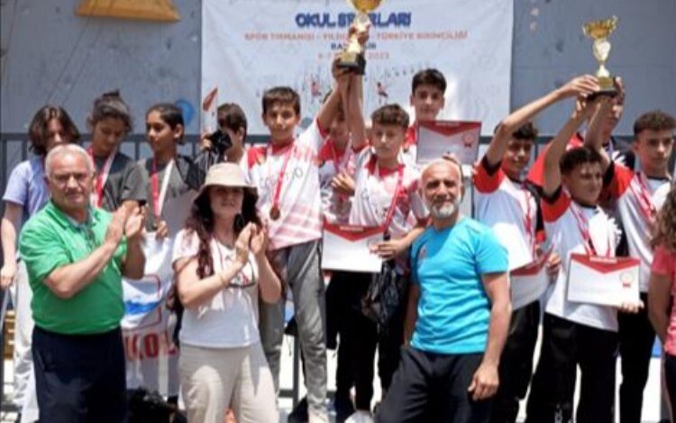 Bursa İnegöllü sporculardan ‘Spor Tırmanış’ imzası Bursa İnegöllü sporculardan ‘Spor Tırmanış’ imzası