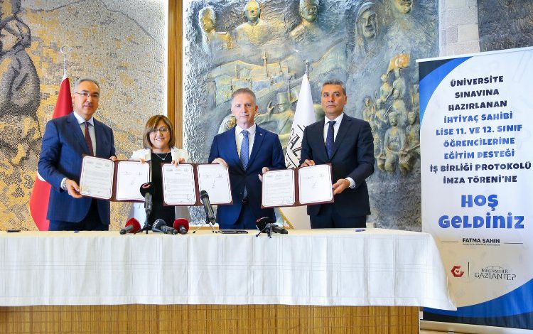 Gaziantep’ten 70 bin öğrenciye destek Gaziantep’ten 70 bin öğrenciye destek