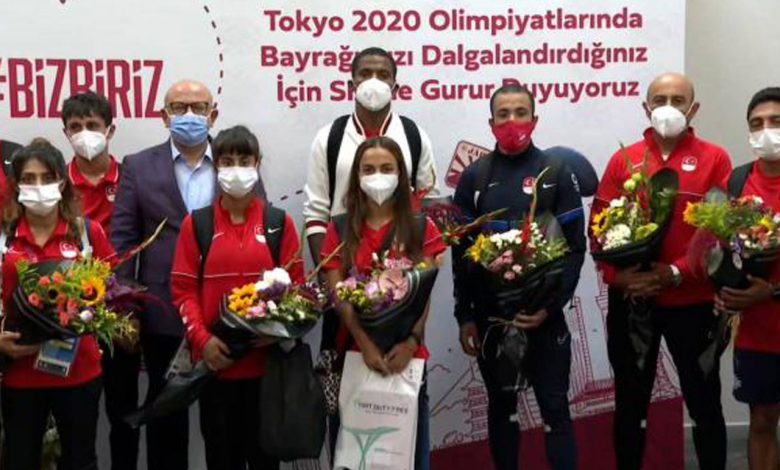 Madalyalı milli sporcular Türkiye’ye döndü Madalyalı milli sporcular Türkiye’ye döndü