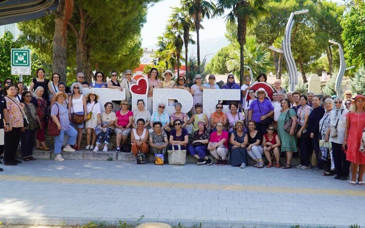 Efes Selçuklu kadınlar Tire’yi gezdi Efes Selçuklu kadınlar Tire’yi gezdi