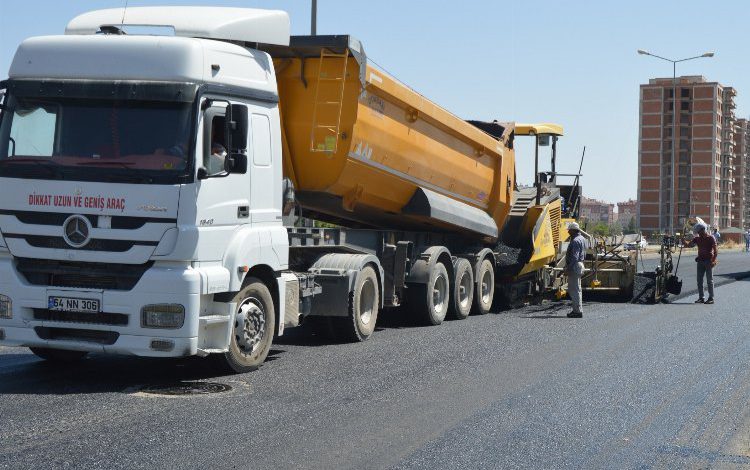 Diyarbakır’ın caddelerini asfalta devam Diyarbakır’ın caddelerini asfalta devam