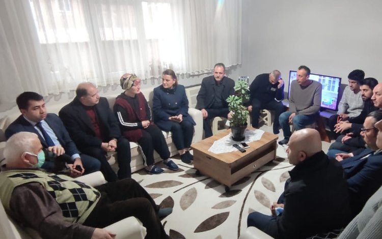 Kocaeli İzmit’te Başkan Hürriyet, Körfezli Özsoy ailesinin acısını paylaştı Kocaeli İzmit’te Başkan Hürriyet, Körfezli Özsoy ailesinin acısını paylaştı