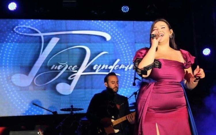 İzmir’de Kınıklılar Tuğçe Kandemir ile coştu İzmir’de Kınıklılar Tuğçe Kandemir ile coştu