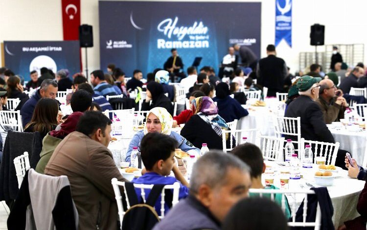 Aliağalılar ilk iftarda bir araya geldi