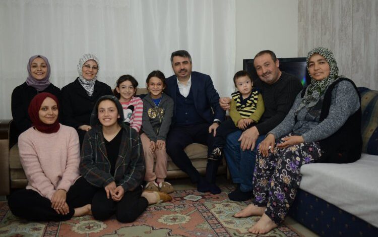 Bursa Yıldırım’da afetzede aileyle iftar açtı