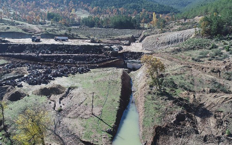 DSİ Bursa Kocadere Göleti’nde çalışmalarını sürdürüyor DSİ Bursa Kocadere Göleti’nde çalışmalarını sürdürüyor