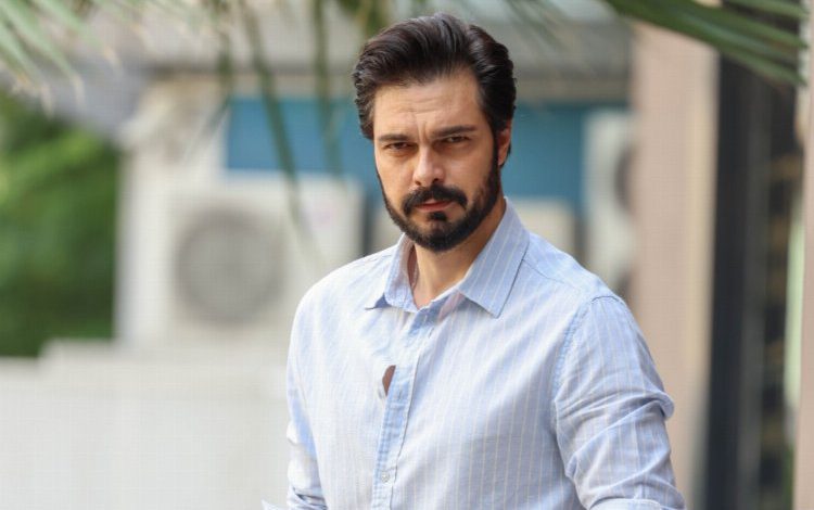 Televizyon yıldızı sahnede de parlayacak Televizyon yıldızı sahnede de parlayacak