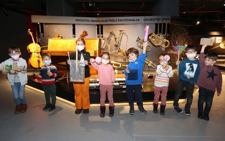 Bursa Nilüfer’de önce enstrümanları tanıdılar, sonra geri dönüşümle kendileri tasarladı Bursa Nilüfer’de önce enstrümanları tanıdılar, sonra geri dönüşümle kendileri tasarladı