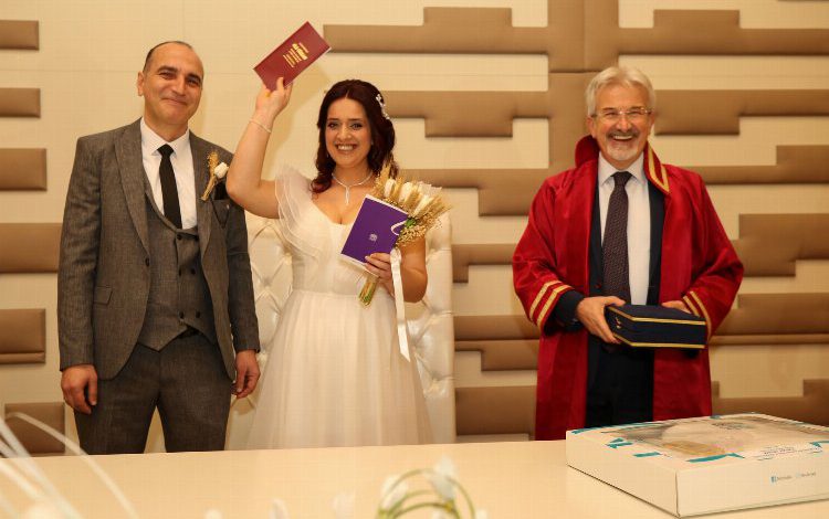Bursa Nilüfer’de evlenen çiftlere 14 Şubat sürprizi Bursa Nilüfer’de evlenen çiftlere 14 Şubat sürprizi