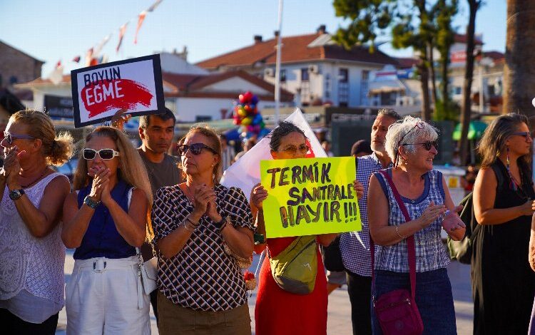Akbelen kıyımına karşı Ayvalık’ta ‘zincirli’ eylem