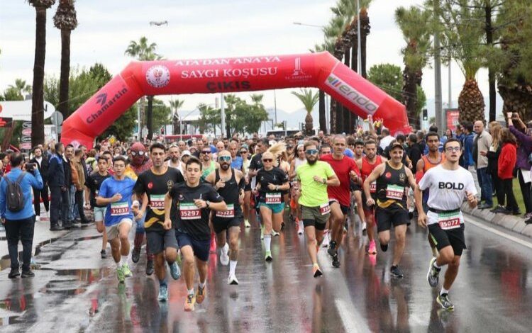 Başarılı atlet bu kez İzmir’den ‘Işık’ yaktı Başarılı atlet bu kez İzmir’den ‘Işık’ yaktı