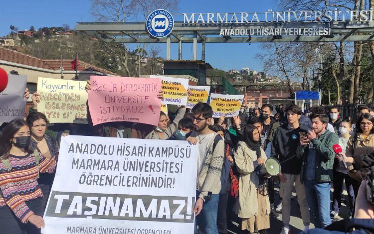 Marmaralı öğrenciler Anadolu Hisarı’nın Boğaziçi Kampüsü’ne devrini protesto etti