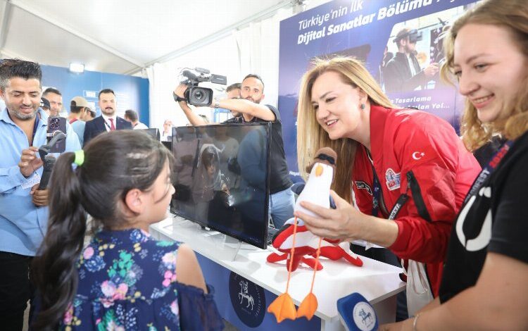 Rektör Hotar: Milli hedeflere gençlerin enerjisiyle ulaşacağız Rektör Hotar: Milli hedeflere gençlerin enerjisiyle ulaşacağız