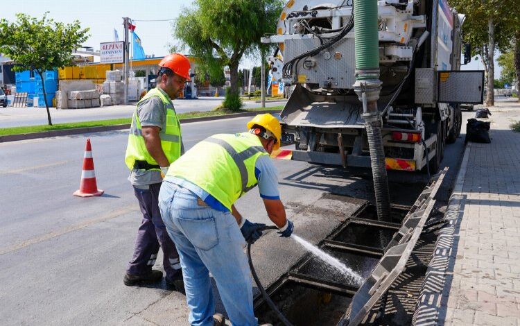 MESKİ’den yağmursuyu ızgara temizliği MESKİ’den yağmursuyu ızgara temizliği