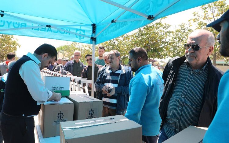 303 balıkçıya Kocaeli’den 1,5 milyon TL destek 303 balıkçıya Kocaeli’den 1,5 milyon TL destek