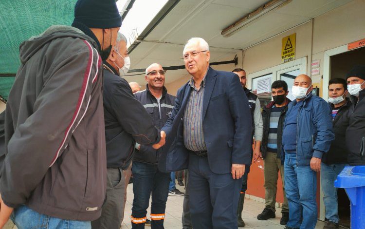 İzmir Karabağlar’da Başkan Selvitopu’dan personeline ziyaret