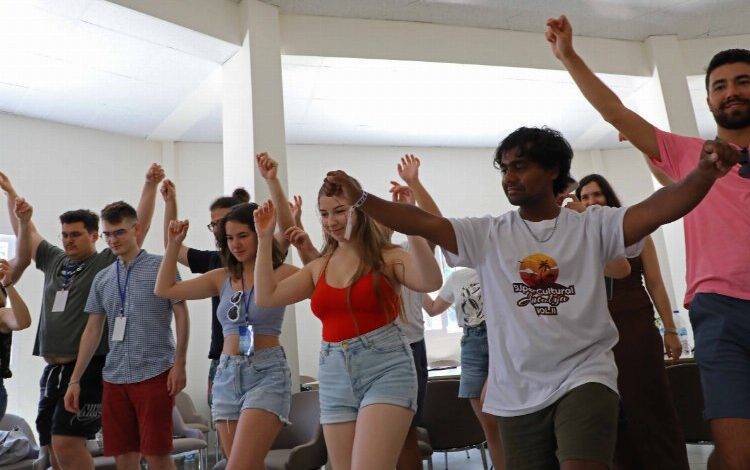 Avrupalı gençler kültürümüzü öğrenmek için geldiler Avrupalı gençler kültürümüzü öğrenmek için geldiler