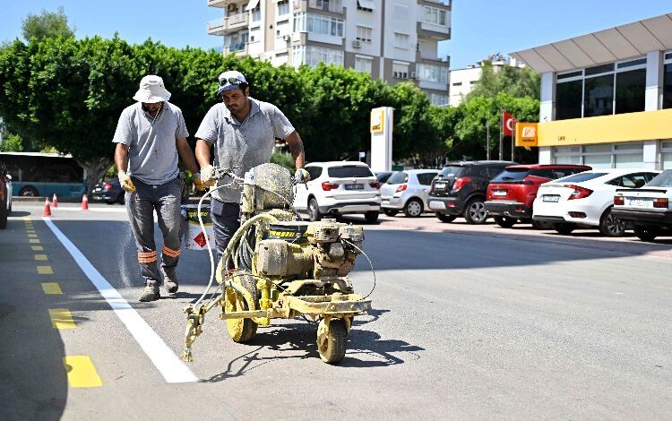 Antalya Muratpaşa’nın yol çizgileri yenileniyor