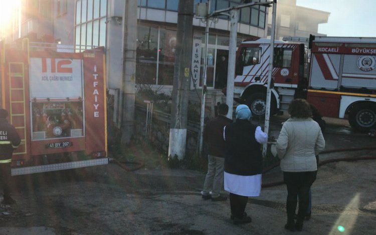 Kocaeli’nde imalathane yangınına müdahale Kocaeli’nde imalathane yangınına müdahale