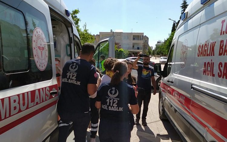 Adıyaman’da otomobiller kavşakta çarpıştı: 2 yaralı