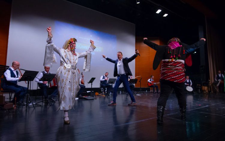 Bursa’da Sümer Ezgü’nün performansı tam not aldı Bursa’da Sümer Ezgü’nün performansı tam not aldı