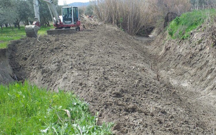 Manisa dere temizliklerini sürdürüyor