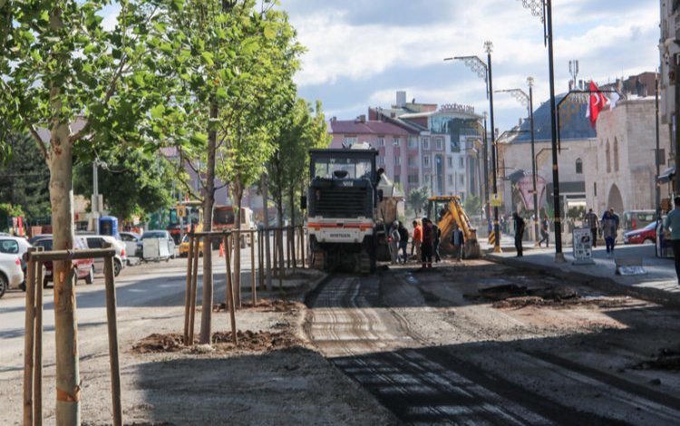 Sivas’ta 4 farklı caddede yenileme çalışmaları