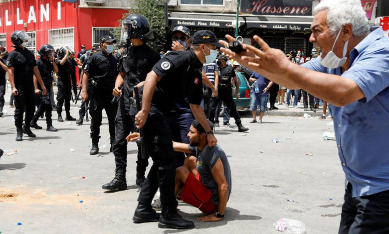 Tunus’ta güvenlik güçleri Al Jazeera ofisini bastı Tunus’ta güvenlik güçleri Al Jazeera ofisini bastı